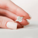 Load image into Gallery viewer, 2.50 CT Oval Cut Three Stone Moissanite Diamond Engagement Ring