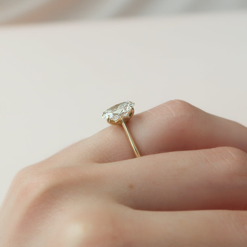 2.5 CT Oval Cut Solitaire Moissanite Diamond Ring