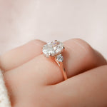 Load image into Gallery viewer, 2.50 CT Oval Cut Three Stone Moissanite Diamond Engagement Ring