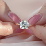 Load and play video in Gallery viewer, 2.5 CT Round Cut Moissanite Diamond Solitaire Engagement Ring