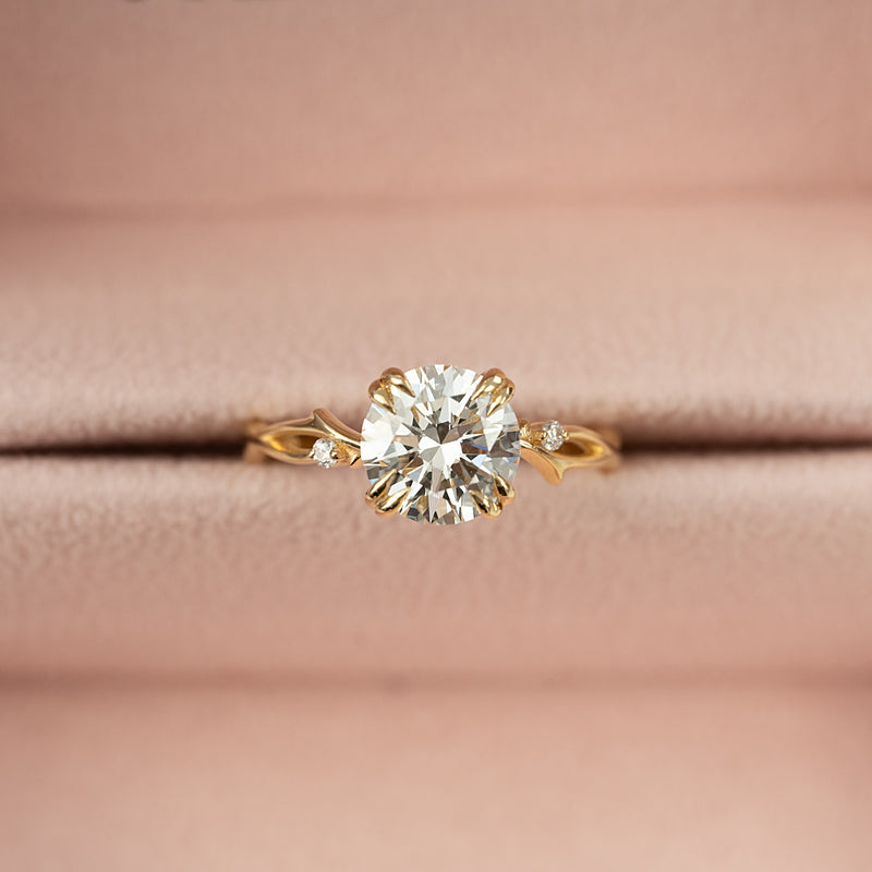 2.5 CT Round Cut Moissanite Engagement Ring With Stunning Twisted Band