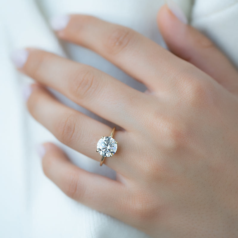 2.5 CT Round Cut Moissanite Diamond Solitaire Engagement Ring