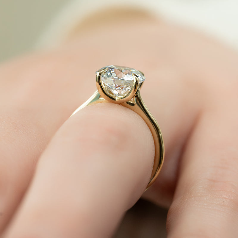 2 CT Round Cut Moissanite Diamond Solitaire Engagement Ring With Unique Pave Setting