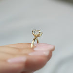 Load image into Gallery viewer, 2 CT Round Cut Classic Solitaire Petal Prongs Moissanite Diamond Ring