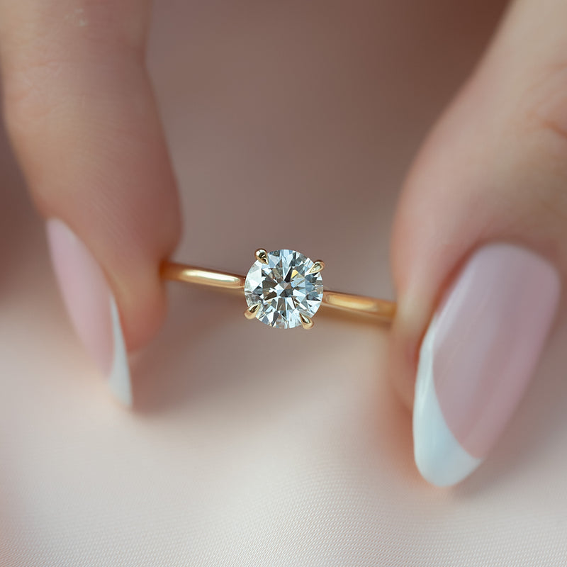 2 CT Round Cut Moissanite Diamond Solitaire Engagement Ring With Unique Pave Setting
